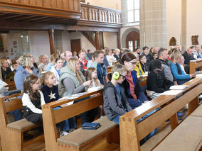Vorstellung der Kommunionkinder in St. Crescentius (Foto: Karl-Franz Thiede)